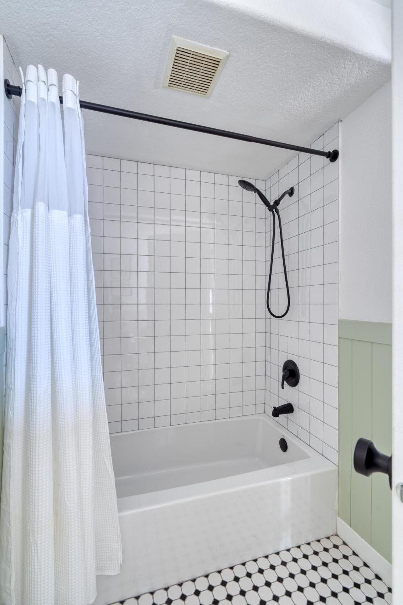 - The Woodstock - Reed College & Vintage Shops Apartment Portland